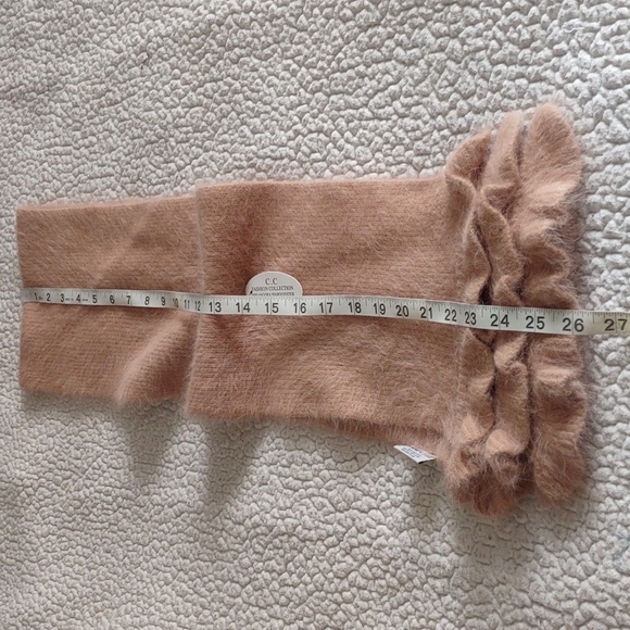 NWT C.C. Fashion Collection Angora Blend Ruffle Tan One Size Scarf - Picture 7 of 8